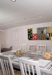 FOOD & BEVERAGE